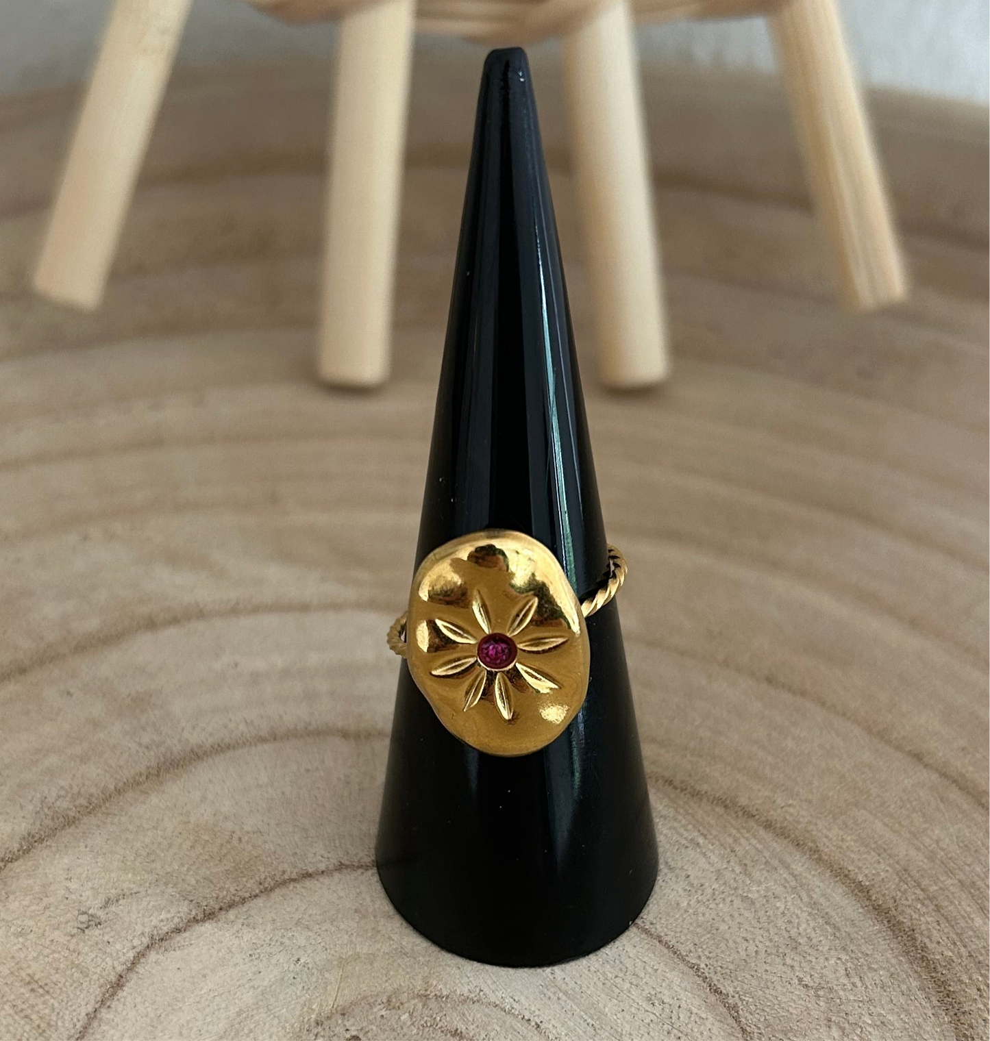 Ring verstelbaar Shining gold | roze of groen steentje beschikbaar