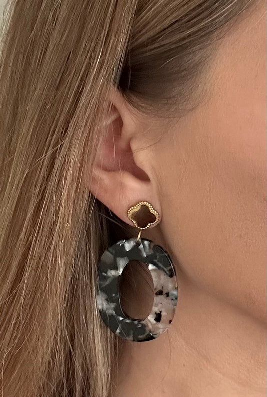 Oorbellen Klaver ovaaltje | zwart & paars beschikbaar