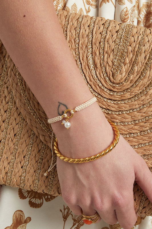 Armband gevlochten Zomer pareltje | lichtblauw & beige beschikbaar