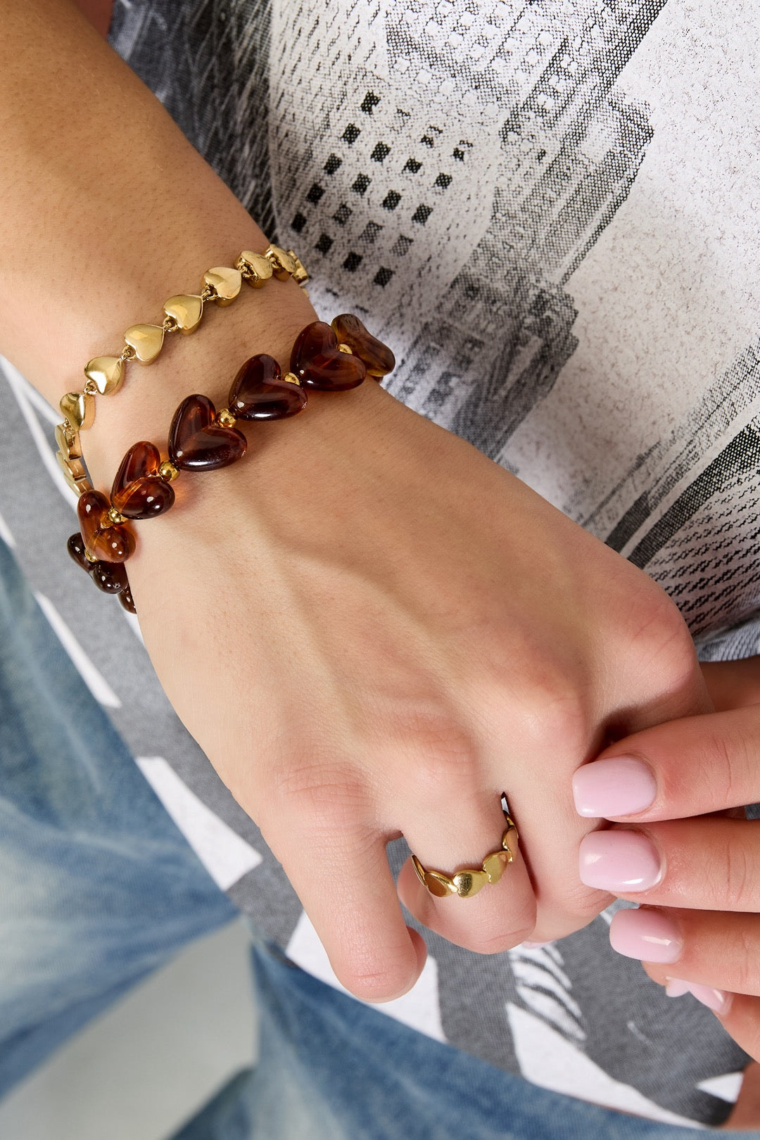 Armband kralen hartjes bruin